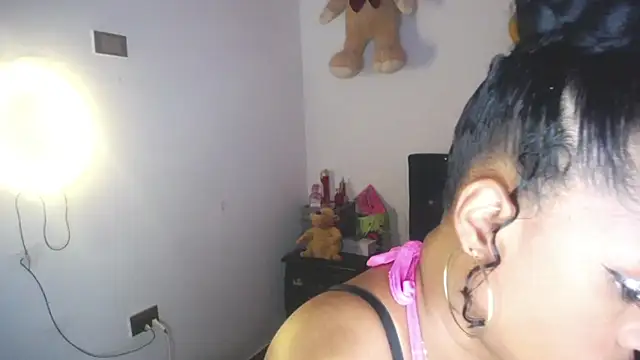 Snapshot of pamela_guzmaan chatting on 30, 10, 2025 pamela guzmaan online show from 30, 10, 2025