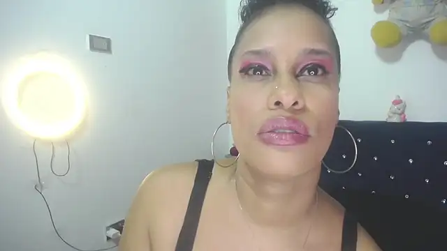 Snapshot of pamela_guzmaan chatting on 7, 10, 2025 pamela guzmaan online show from 7, 10, 2025