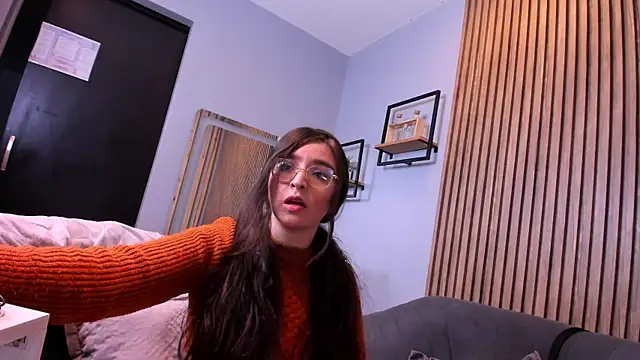 Eva Macalliter online show from 29, 10, 2025