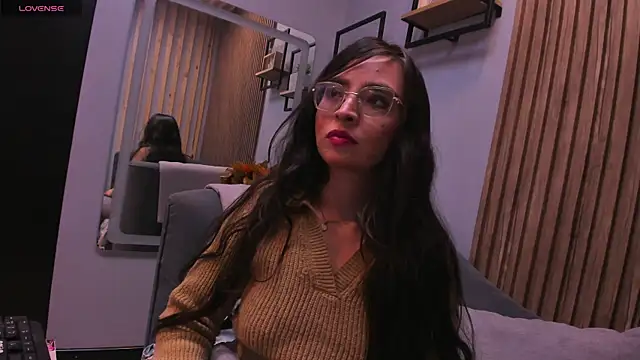 Eva Macalliter online show from 21, 11, 2025