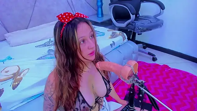 Snapshot of HornySlut69_ chatting on 18, 10, 2025 HornySlut69 online show from 18, 10, 2025