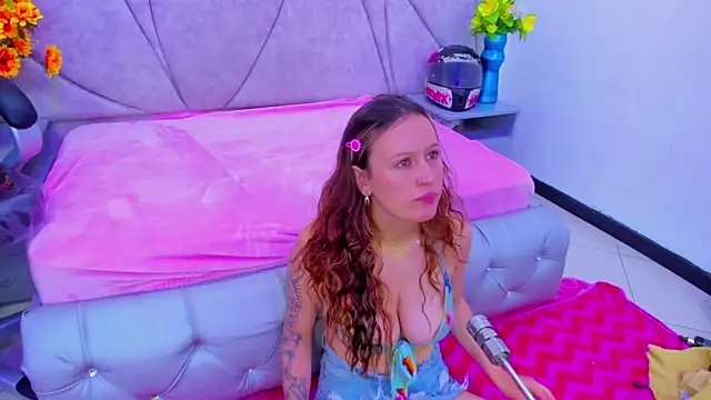 Snapshot of HornySlut69_ chatting on 16, 10, 2025 HornySlut69 online show from 16, 10, 2025