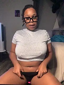 Snapshot of SweetHoneyBunz chatting on 26, 9, 2025 SweetHoneyBunz online show from 26, 9, 2025