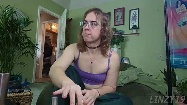 Linzy 19 online show from 12, 1, 2026