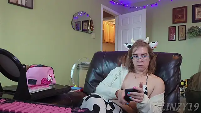 Linzy 19 online show from 19, 11, 2025