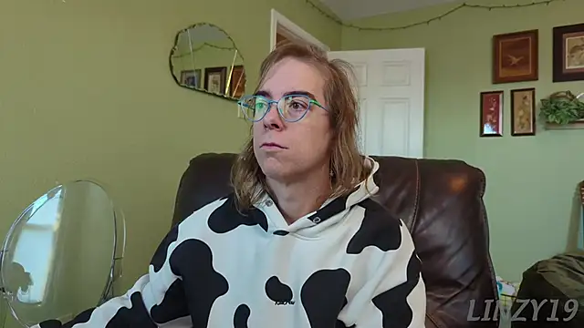 Linzy 19 online show from 5, 11, 2025