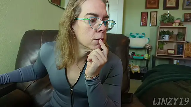 Linzy 19 online show from 2, 12, 2025