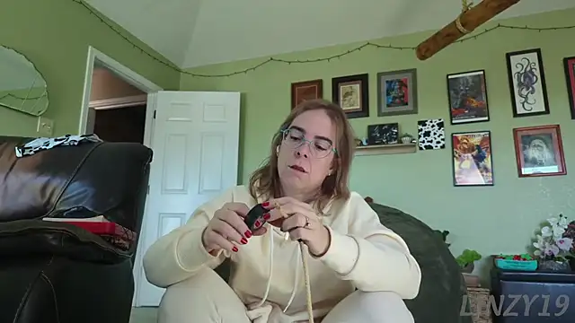 Linzy 19 online show from 10, 11, 2025