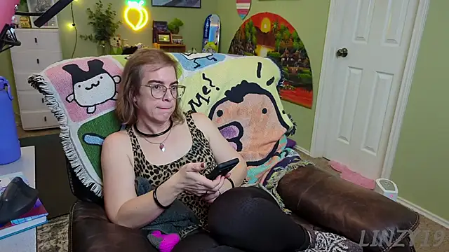 Linzy 19 online show from 19, 2, 2025