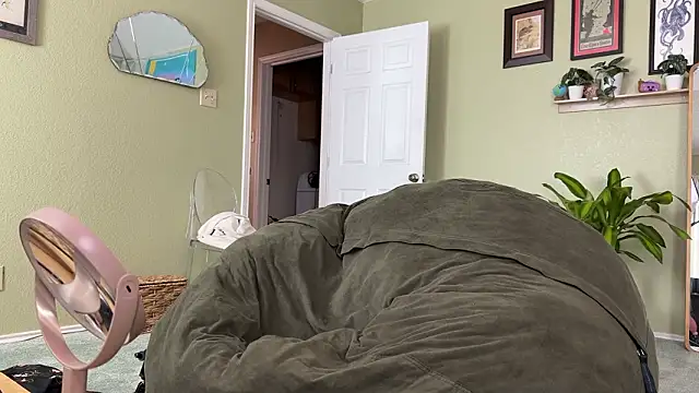 Linzy 19 online show from 23, 2, 2026