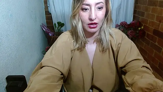 Snapshot of rashellroses22 chatting on 8, 2, 2025 rashellroses22 online show from 8, 2, 2025