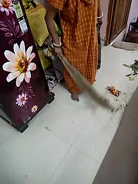 COUPLLE VILLAGE online show from 15, 11, 2025