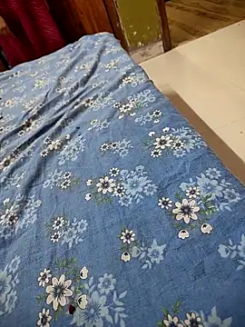 COUPLLE VILLAGE online show from 24, 10, 2025