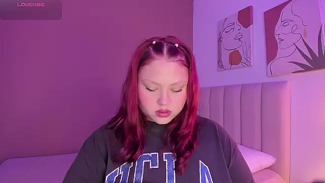 Snapshot of YuliCardona_ chatting on 10, 10, 2025 YuliCardona online show from 10, 10, 2025