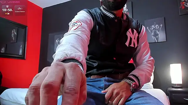 Thiagogomez online show from 3, 1, 2025
