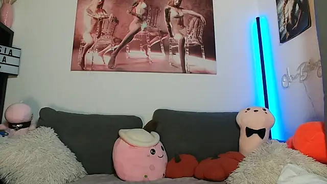 LessiaMia online show from 8, 10, 2025