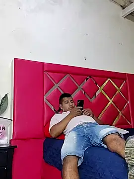 ViolettAndCandy online show from 4, 12, 2025