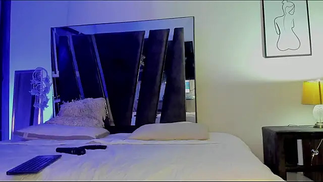 HollyEvanz online show from 16, 10, 2025