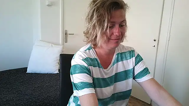 Snapshot of cumfun chatting on 26, 4, 2026 cumfun online show from 26, 4, 2026