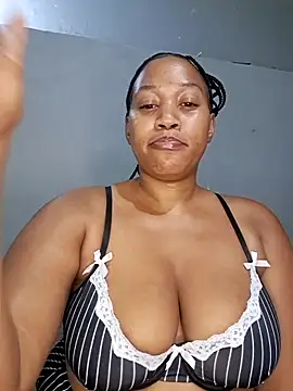 Snapshot of Toya_P chatting on 18, 10, 2025 Toya P online show from 18, 10, 2025