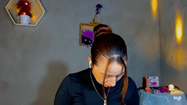 hot emiliana online show from 5, 12, 2025