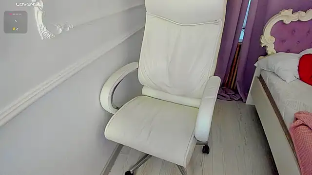 Snapshot of Lily_Marlin chatting on 29, 6, 2026 Lily Marlin online show from 29, 6, 2026