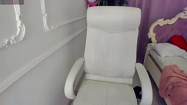Snapshot of Lily_Marlin chatting on 5, 6, 2026 Lily Marlin online show from 5, 6, 2026