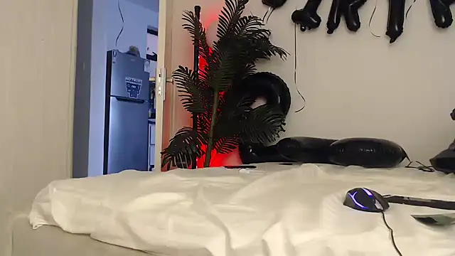 CurvyGlass online show from 16, 10, 2025