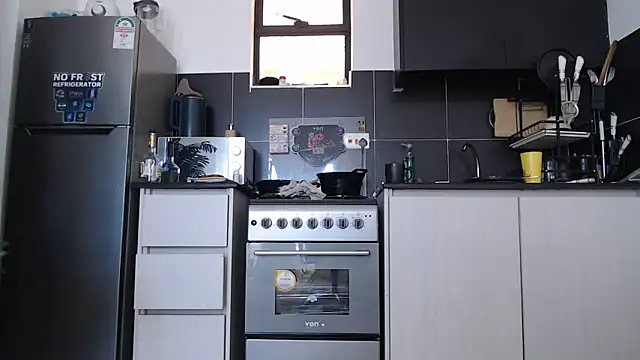 CurvyGlass online show from 14, 1, 2026