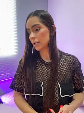 Snapshot of Mau_White chatting on 6, 5, 2026 Mau White online show from 6, 5, 2026