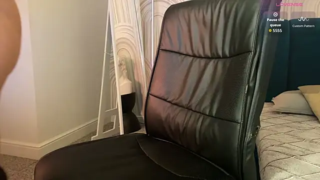 viviann evans online show from 11, 4, 2026