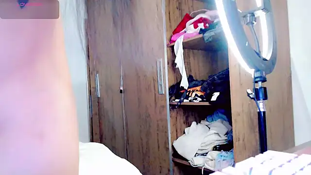 isahot22 online show from 10, 4, 2026