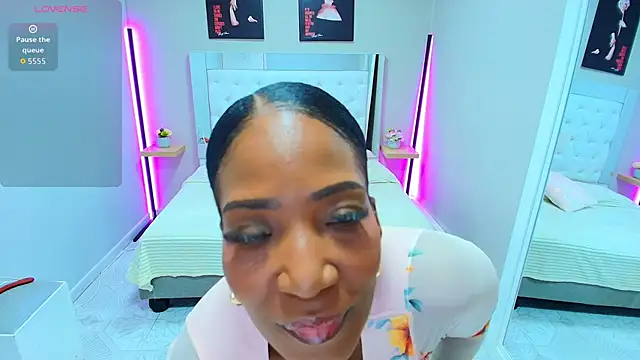 kimmturner online show from 12, 11, 2025