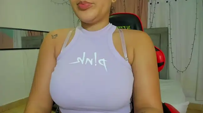 Snapshot of megan_kis9 chatting on 8, 3, 2025 megan kis9 online show from 8, 3, 2025