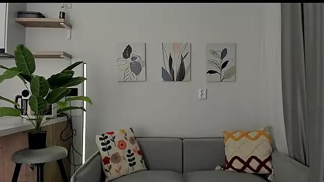 sarahphyllis online show from 9, 10, 2025