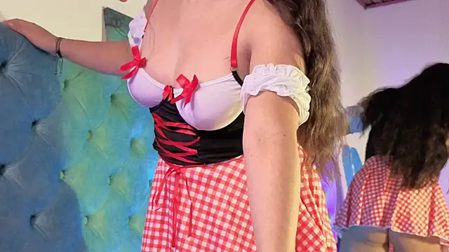 Paola Lyon  online show from 31, 10, 2025