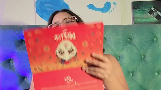 Paola Lyon  online show from 16, 4, 2026