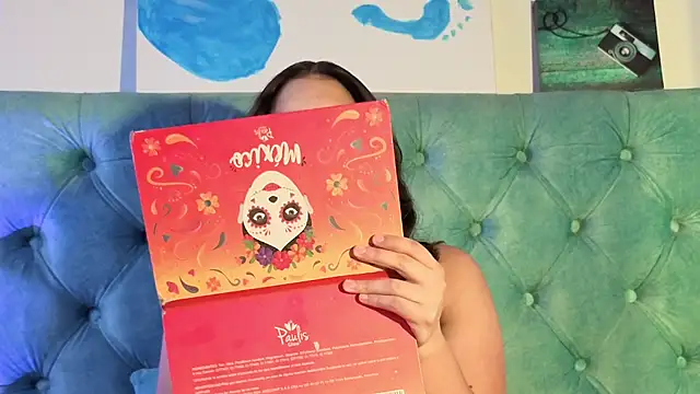 Paola Lyon  online show from 21, 4, 2026