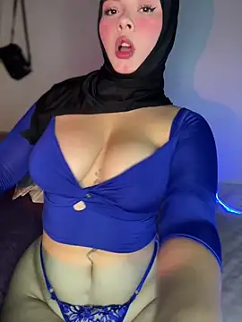Snapshot of aneesa_darzi chatting on 1, 2, 2025 aneesa darzi online show from 1, 2, 2025