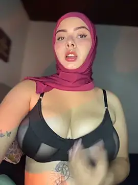 Snapshot of aneesa_darzi chatting on 16, 5, 2026 aneesa darzi online show from 16, 5, 2026