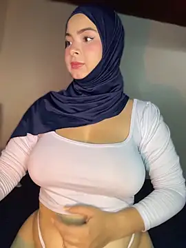 Snapshot of aneesa_darzi chatting on 15, 4, 2026 aneesa darzi online show from 15, 4, 2026