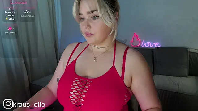 Snapshot of mrs_kitty69 chatting on 12, 10, 2025 mrs kitty69 online show from 12, 10, 2025