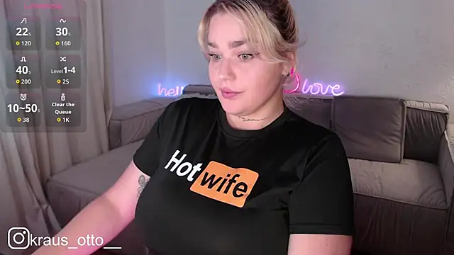 Snapshot of mrs_kitty69 chatting on 13, 10, 2025 mrs kitty69 online show from 13, 10, 2025
