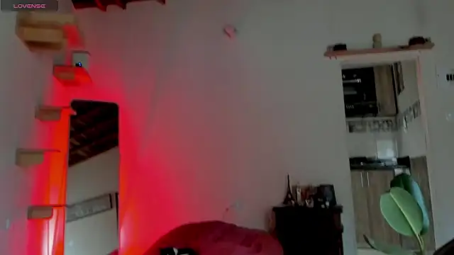 Snapshot of Rainbow_leia chatting on 8, 3, 2026 Rainbow leia online show from 8, 3, 2026