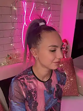 Snapshot of MiaMinx chatting on 10, 12, 2024 MiaMinx online show from 10, 12, 2024