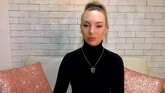 Snapshot of MiaMinx chatting on 4, 2, 2025 MiaMinx online show from 4, 2, 2025