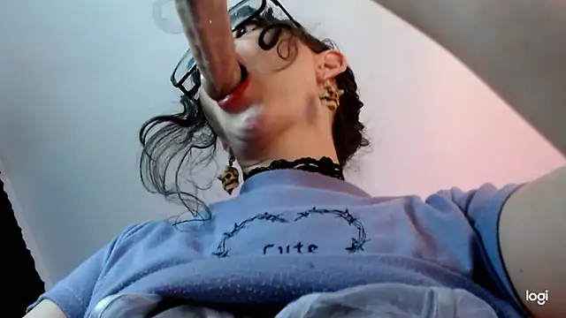 Kizzuky online show from 4, 2, 2025