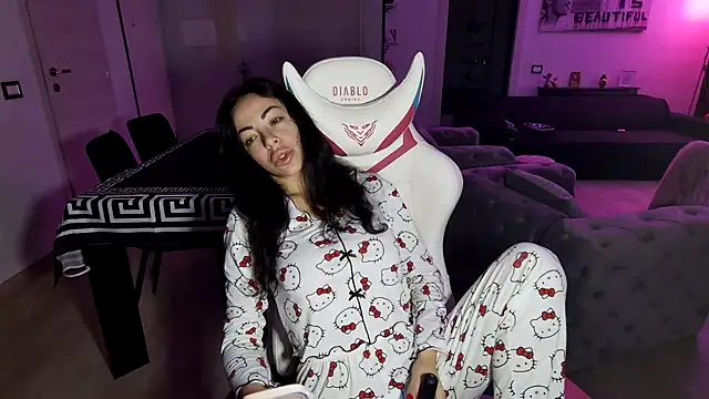 Chloe Ricci online show from 21, 11, 2025