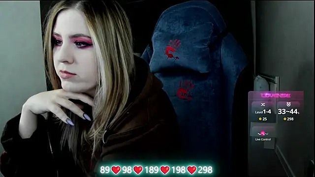 Olivia Munk online show from 5, 12, 2025