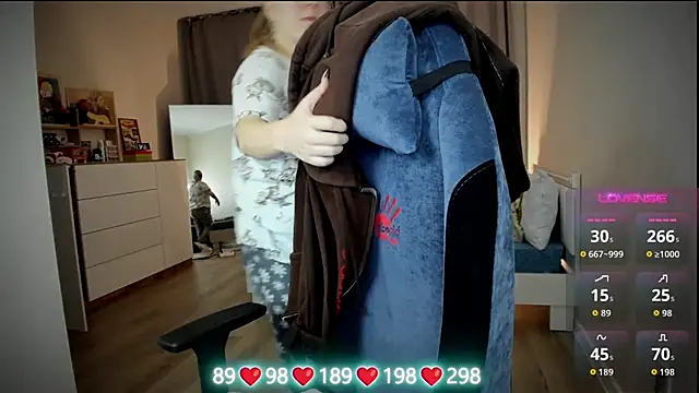 Olivia Munk online show from 16, 12, 2025